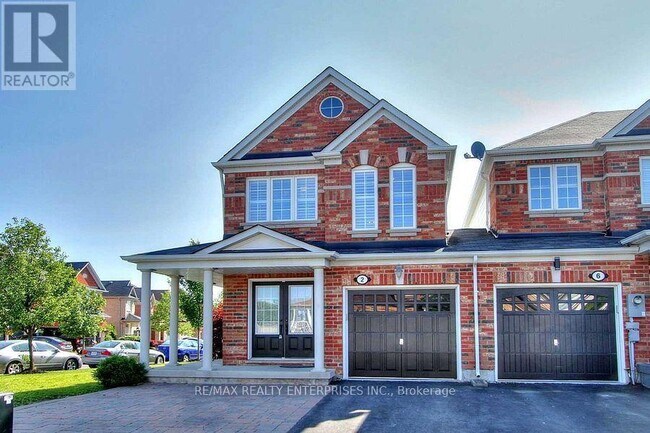 2 Summit Dr in Vaughan, ON - Building Photo - Building Photo