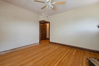 1448 E 72nd Pl in Chicago, IL - Foto de edificio - Building Photo