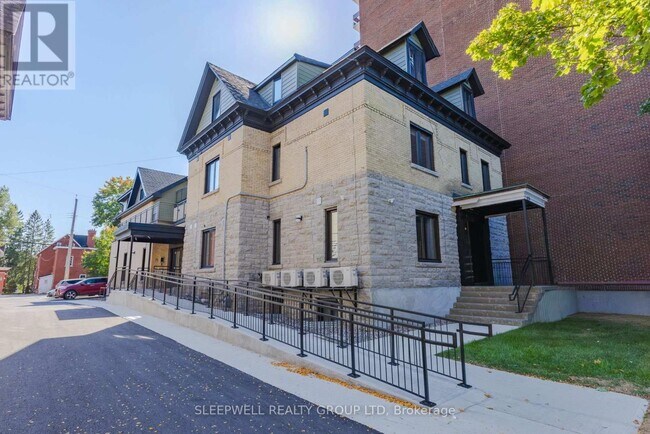 476 Rue Wilbrod St in Ottawa, ON - Building Photo - Building Photo