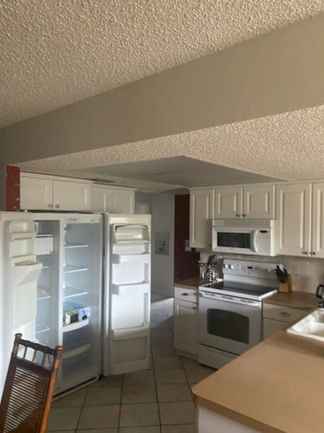 2105 Arbuckle Rd in Spring Hill, FL - Building Photo - Building Photo