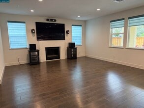 110 Julia Lp in Danville, CA - Building Photo - Building Photo