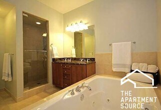 2454 W Foster Ave in Chicago, IL - Building Photo - Building Photo