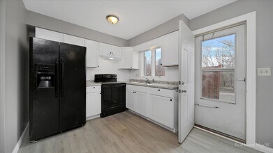 Apple Orchard Townhomes in Rockford, IL - Building Photo - Building Photo