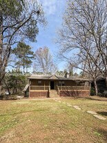 800 Cedar Lake Dr SE in Conyers, GA - Building Photo