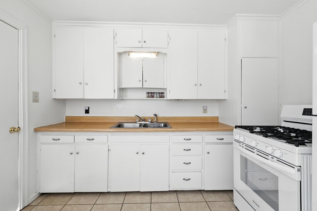 1548 S Oak Ave in Bartlesville, OK - Building Photo