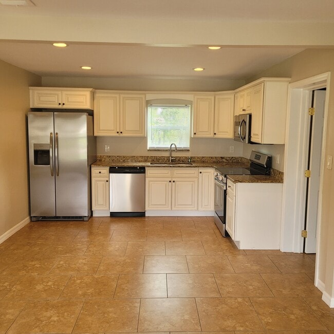 1824 Beachwood Dr in North Fort Myers, FL - Building Photo - Building Photo