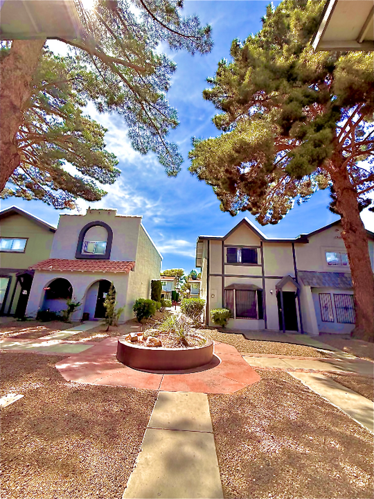 875 Rhinegold Way in Las Vegas, NV - Building Photo