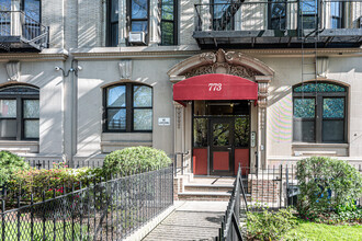 773 Eastern Pky in Brooklyn, NY - Building Photo - Building Photo