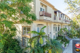 4959 Laurel Canyon Blvd in Valley Village, CA - Foto de edificio - Primary Photo