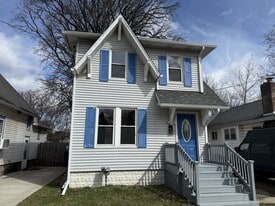 1330 W Hillsdale St in Lansing, MI - Building Photo