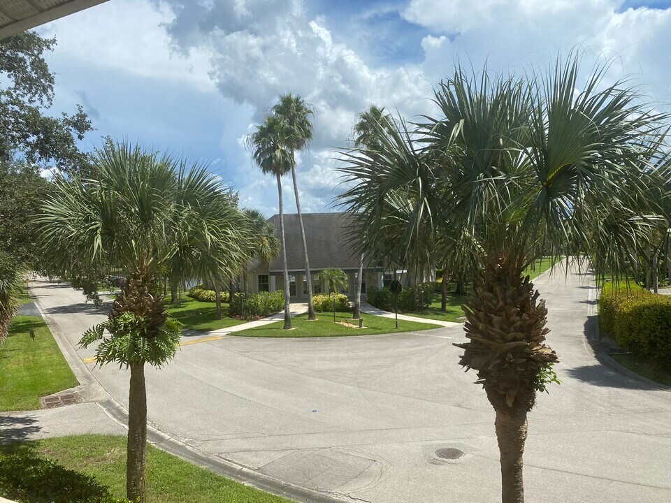 26747 Little John Ct, Unit #9 in Bonita Springs, FL - Foto de edificio