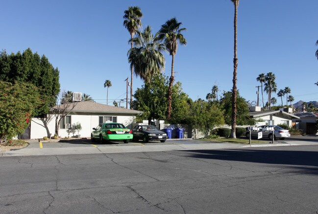 664-672 S Camino Real in Palm Springs, CA - Building Photo - Building Photo