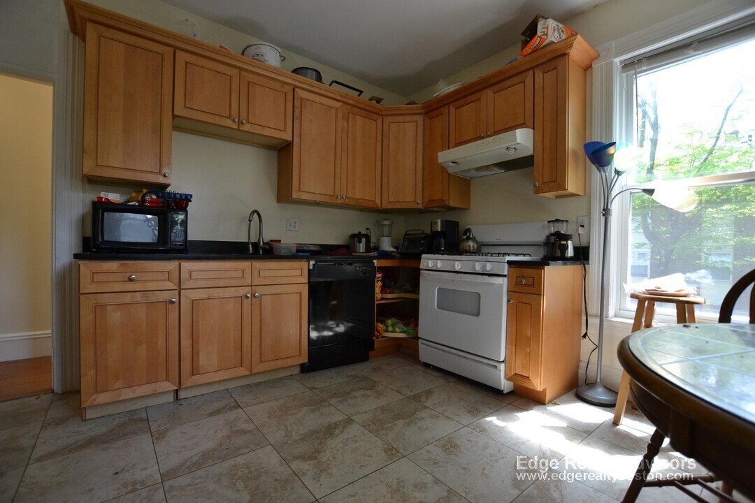 8 Sparhawk St, Unit 2 in Boston, MA - Foto de edificio