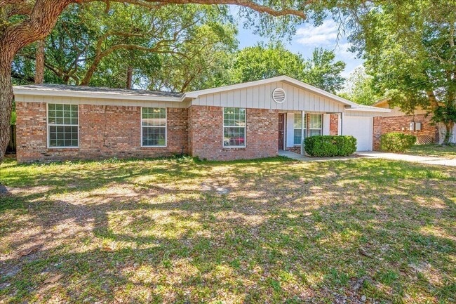 107 Alan A Dale Dr in Niceville, FL - Building Photo - Building Photo