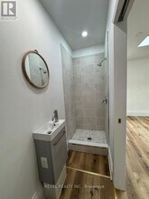 290 Gerrard St E in Toronto, ON - Building Photo - Building Photo