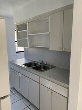 2347 NW 28th St in Oakland Park, FL - Building Photo - Building Photo