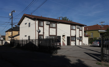 2521 Griffin Ave in Los Angeles, CA - Foto de edificio - Building Photo