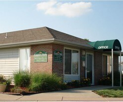 Country Walk Apartments + Townhomes in Mulvane, KS - Building Photo