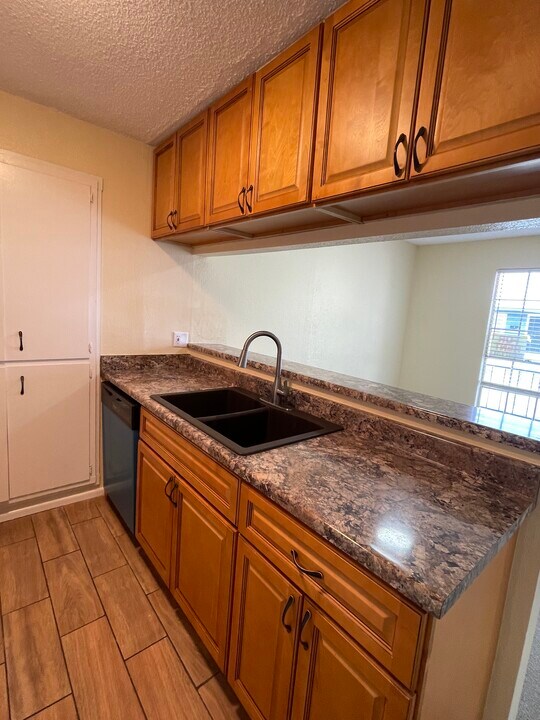 724 S 1st St, Unit 15 in La Porte, TX - Foto de edificio
