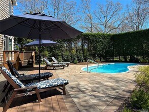 48 Oakhurst Rd in Hampton Bays, NY - Building Photo - Building Photo