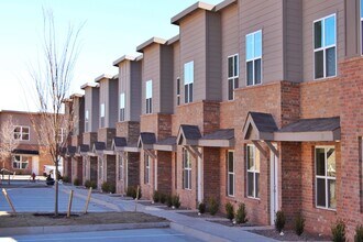 North Pointe Townhomes in Oklahoma City, OK - Building Photo - Building Photo