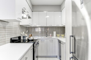 Tour d'Auteuil in Montréal, QC - Building Photo