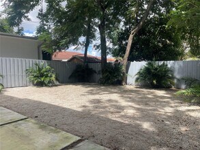 3155 NW 103rd St in Miami, FL - Building Photo - Building Photo