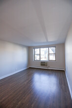 1774 W Highland Ave, Unit #303 in Chicago, IL - Building Photo - Building Photo