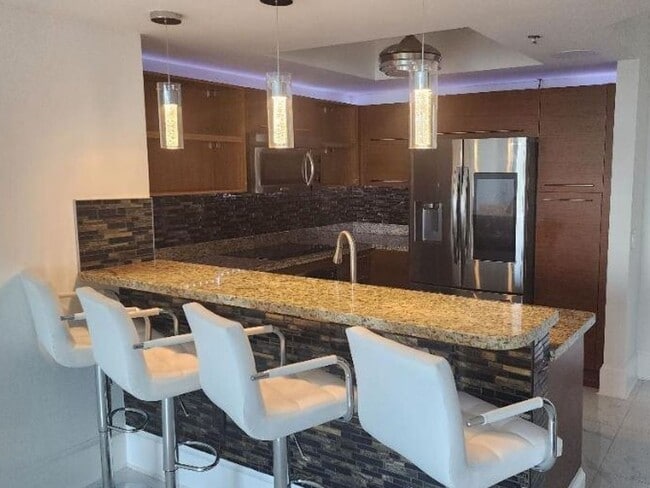 2681 N Flamingo Rd in Sunrise, FL - Building Photo - Building Photo