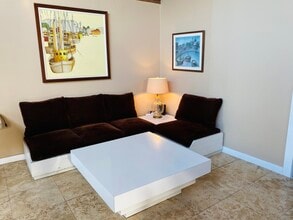 105 E 35th St in Long Beach, CA - Building Photo - Building Photo