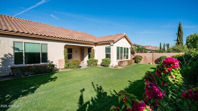 561 W Yellowstone Way in Chandler, AZ - Building Photo - Building Photo