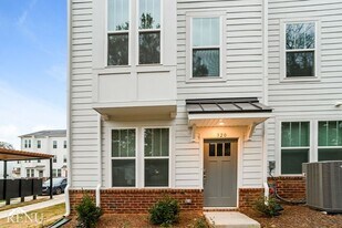 320 McCrorey Ave in Charlotte, NC - Building Photo