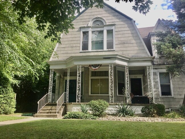 910 Columbia Ave, Unit 2