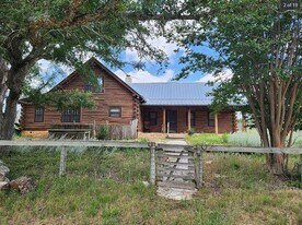 387 Schmidtzinsky Rd in Fredericksburg, TX - Building Photo