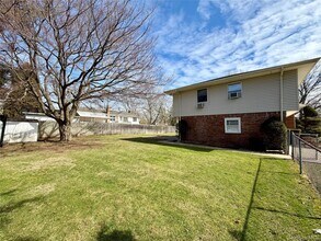 14 Glendale Dr in Melville, NY - Building Photo - Building Photo