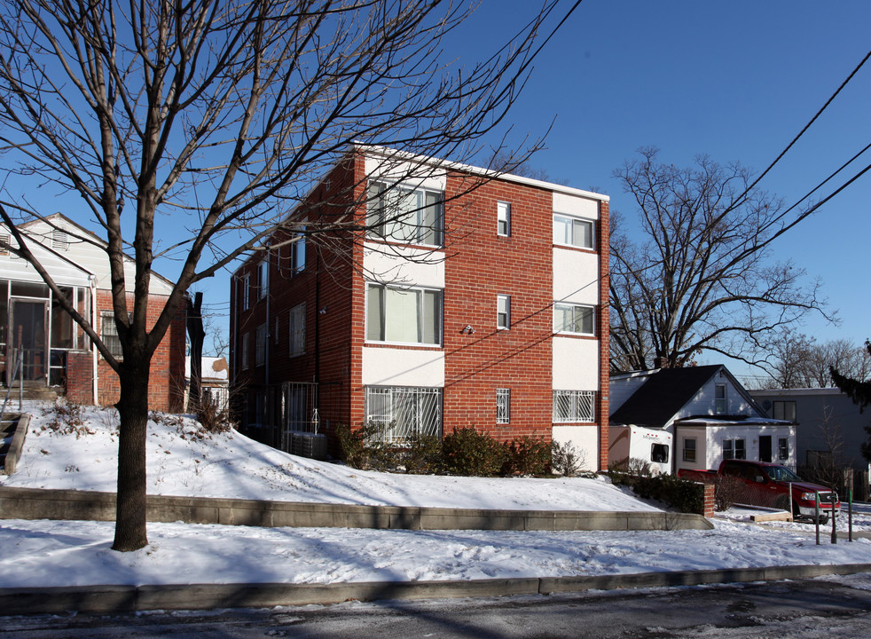 4420 B St SE in Washington, DC - Foto de edificio