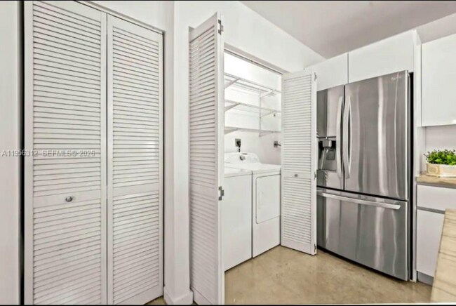 2200 Lincoln Ave in Miami, FL - Foto de edificio - Building Photo