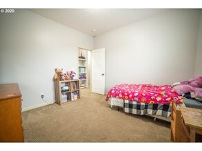 105 SW Falcon Ct in Boardman, OR - Building Photo - Building Photo
