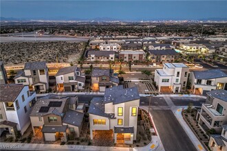 642 Angel Aura St in Las Vegas, NV - Foto de edificio - Building Photo