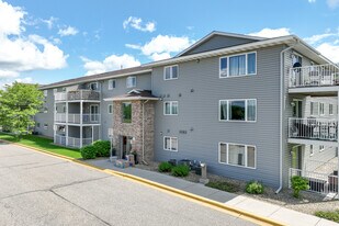 880 Lyn Way in Hastings, MN - Building Photo