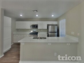 6020 St Petersburg Dr in Las Vegas, NV - Building Photo - Building Photo