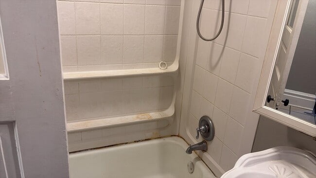 1623 4th Ave, Unit 2 in Rockford, IL - Foto de edificio - Building Photo