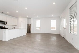 1908 Ponderosa Pne Ln in Oklahoma City, OK - Building Photo - Building Photo