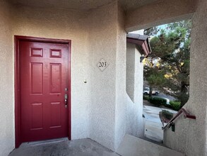 10220 Penrith Ave in Las Vegas, NV - Building Photo - Building Photo