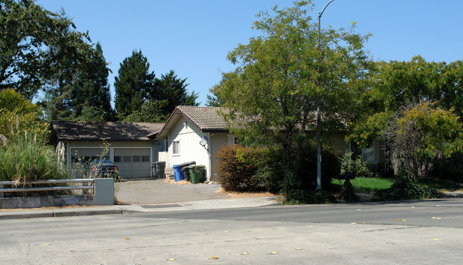 1701 Mission Blvd in Santa Rosa, CA - Building Photo - Building Photo