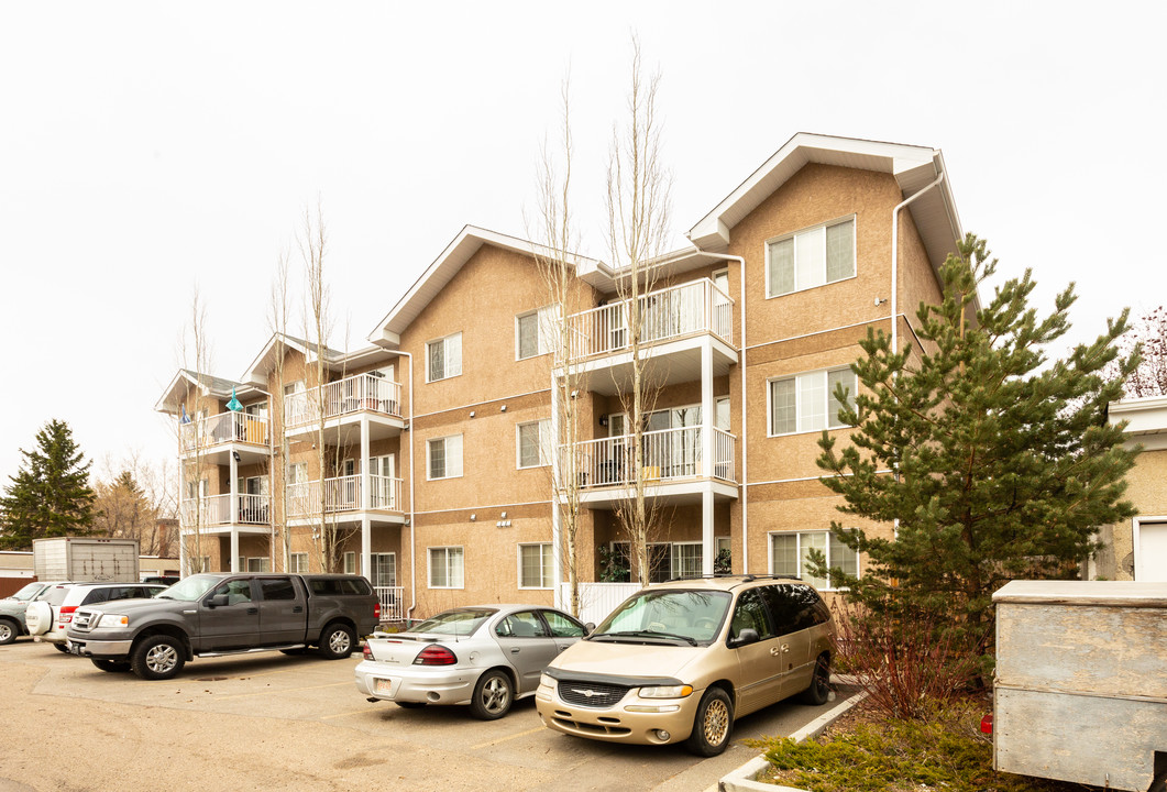 11229 117 St NW in Edmonton, AB - Building Photo