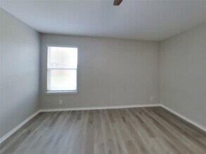320 Almquist St in Hutto, TX - Building Photo - Building Photo