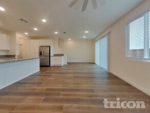 2042 Delta Vw Ave in Sacramento, CA - Building Photo - Building Photo