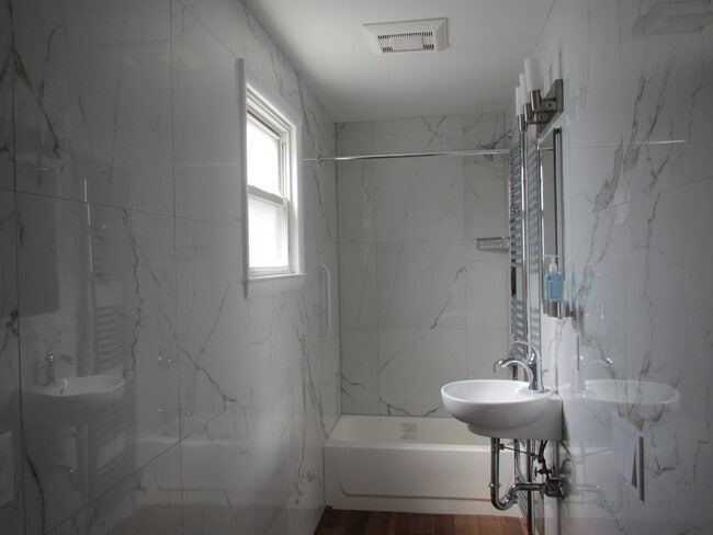 41 Howard St, Unit West in Tarrytown, NY - Foto de edificio - Building Photo