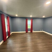 1825 N Oak Grove Ave in Springfield, MO - Building Photo - Building Photo